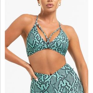 NWT Licifit Boa Strappy Bra Size Medium/Large
